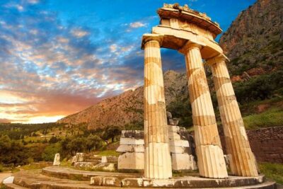 Delphi: Spanish guided one day tour - Entering the Delphi Archaeological Site: What You’ll See and Why It’s Worth It