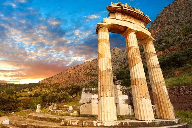Delphi: Spanish guided one day tour - Entering the Delphi Archaeological Site: What You’ll See and Why It’s Worth It
