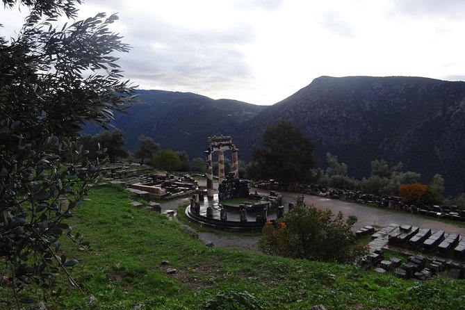 Delphi with Professional English Guide and Transportation - Coach Comfort: Wi‑Fi, A/C, Long Ride Reality, and Restroom Planning