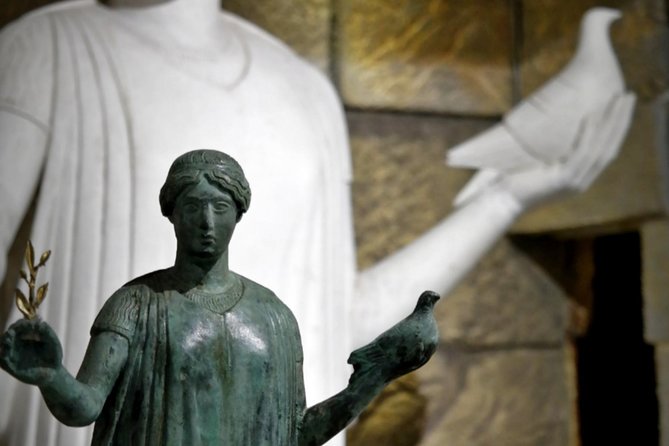 Discover your talent in sculpture, in a country where golden section was born. - Your main project: sculpting the face of Hermes with air-dry clay