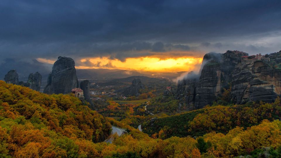 From Athens: 2 Days Meteora, Thermopylae & Delphi Tour - Timing and transport: how the day is kept from feeling chaotic