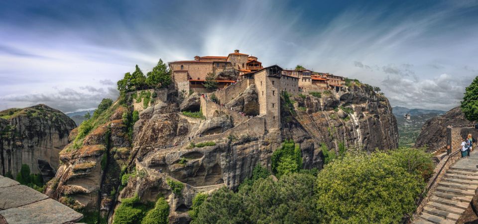 From Athens: 2 Days Meteora, Thermopylae & Delphi Tour - Delphi Museum first, then the UNESCO ruins