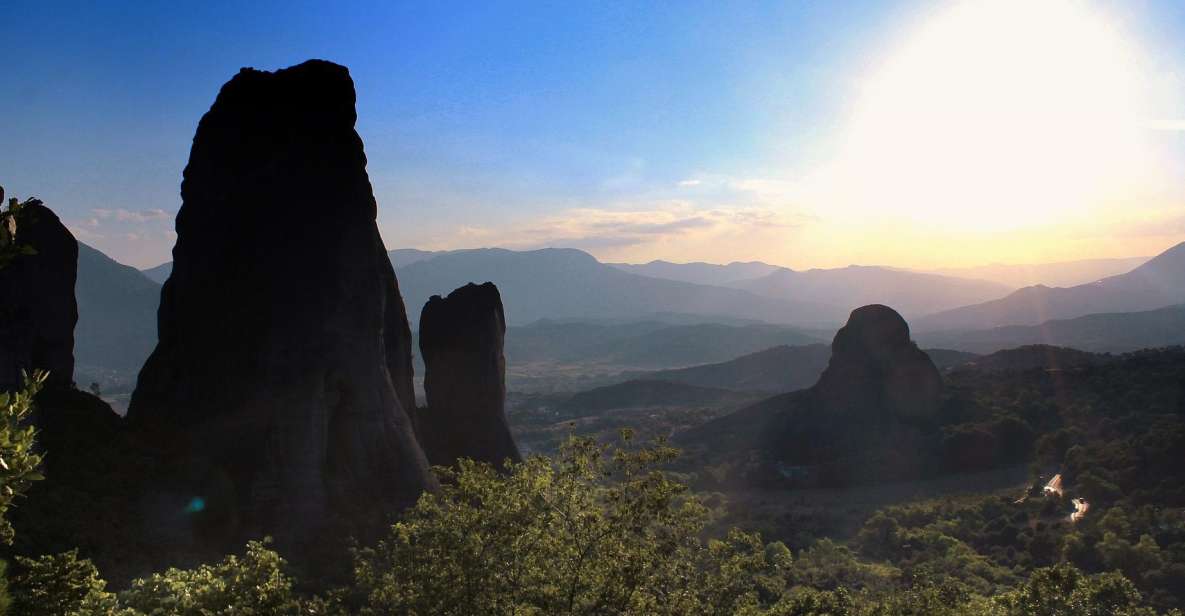 From Athens: Delphi and Meteora 2-Day Tour with Hotel - Day 1 from Athens: the long road past Thebes, Levadia, and Arachova