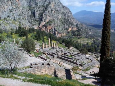 From Athens: Delphi Private Tour with Lunch Time - Oracle of Apollo, Omfalos, and the Athena Pronaia route
