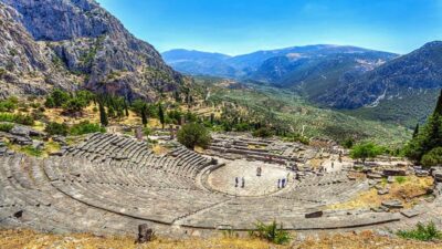 From Athens: Full-Day Delphi – Thermopylae Excursion - Oracle stops you can picture: Omfalos, Athena Pronaia, and Kastaleia Spring