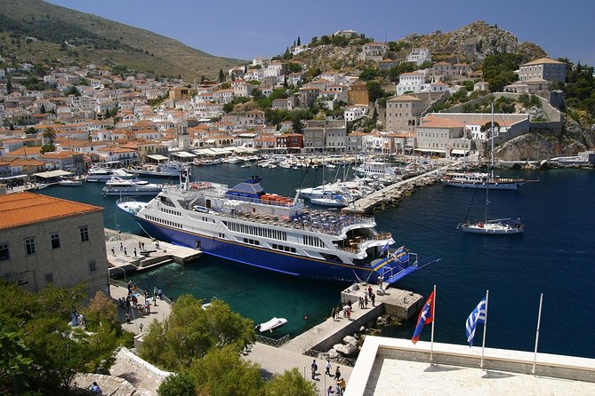 From Athens: Hydra, Poros, and Aegina Day Cruise with Lunch - Live music and dancing: the onboard energy factor