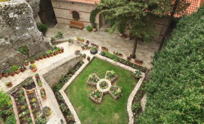From Athens: Meteora Full-Day Trip with Guide on Luxury Bus - The 5-Hour Drive Each Way: What You Gain From the Guide on Board