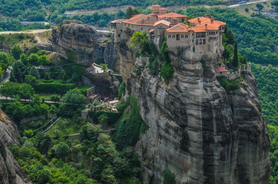 From Athens or Piraeus: Meteora Full-Day Private Trip - Meteora’s rock monasteries: what makes this day trip special