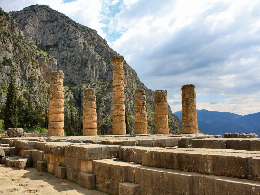 From Athens: Private Delphi and Thermopylae Guided Day Trip - What you’ll actually see at Thermopylae (and how much walking to expect)