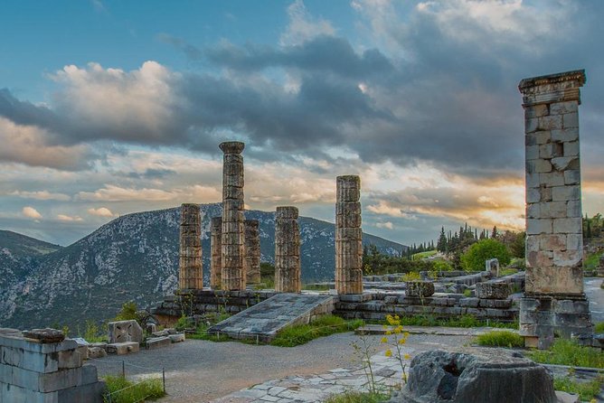 ''Full-Day Tour of Delphi-Byzantine Monastery of Hosios Loukas'' - Arachova and Delphi town time: a break with real mountain energy
