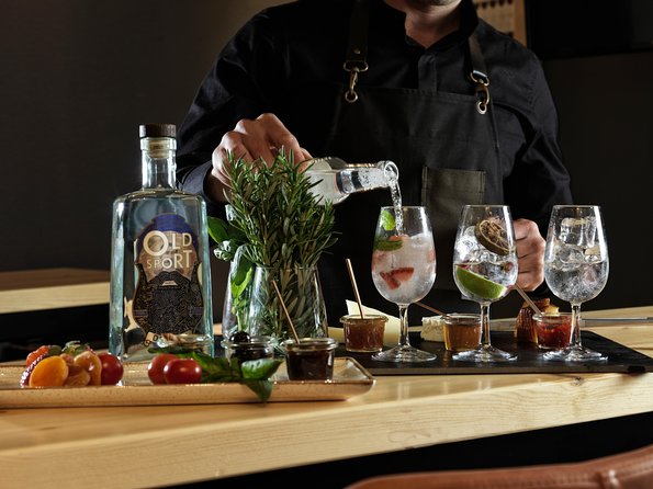 Guided Gin tasting experience in Athens with Snacks - Key things that make this gin tasting work