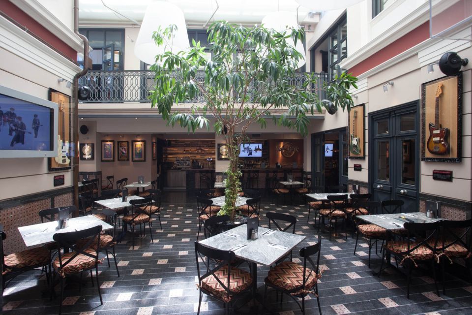 Hard Rock Cafe Athens with Set Menu for Lunch or Dinner - Who this Hard Rock Cafe Athens set menu suits best