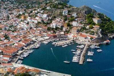 "Hydra: Wander the Cosmopolitan Car-Free Island on Foot" - Athens to the water: a Mercedes ride that actually helps