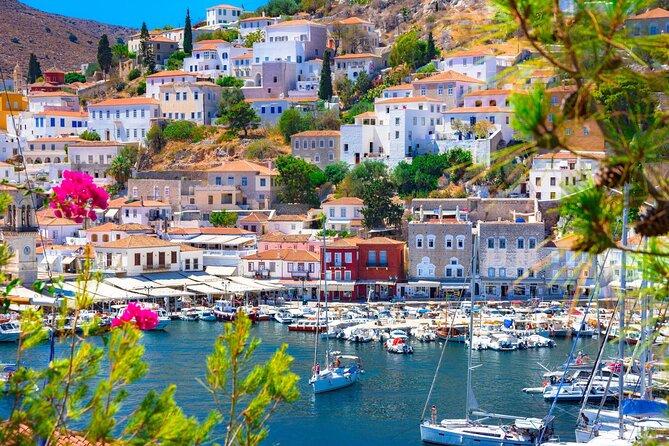 "Hydra: Wander the Cosmopolitan Car-Free Island on Foot" - Lunch time on Hydra: where the day’s mood really shifts