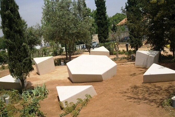 Jewish tour and Athens sightseeing in 6 hours - Syntagma Square to National Garden: Athens’ modern heart
