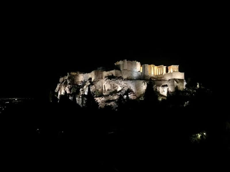 Magic Walk in Athens with Local Friends - Stop 2: A First Photo Moment in Athens (About 15 Minutes)