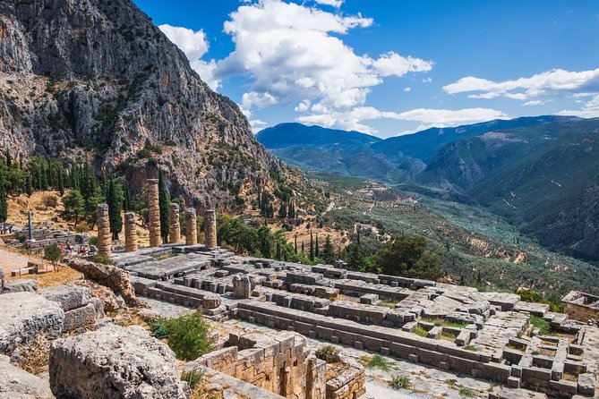 Mercedes Private Tour to Delphi and Arachova - How this private Delphi-and-Arachova day trip really feels