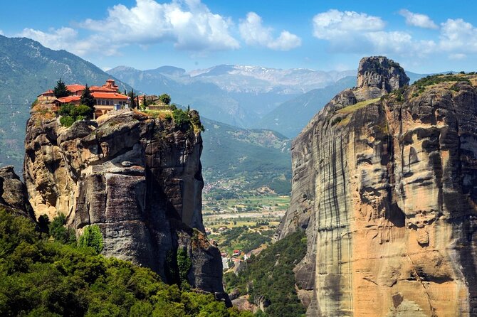 Meteora and Thermopylae Private Tour from Athens - A 13-hour Athens day trip built around Meteora