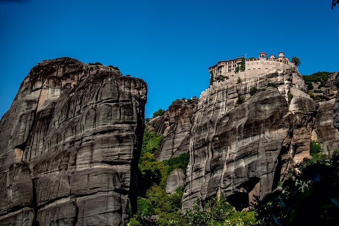 Meteora daytrip private tour for groups from Athens - Kalambaka: lunch time and local product browsing