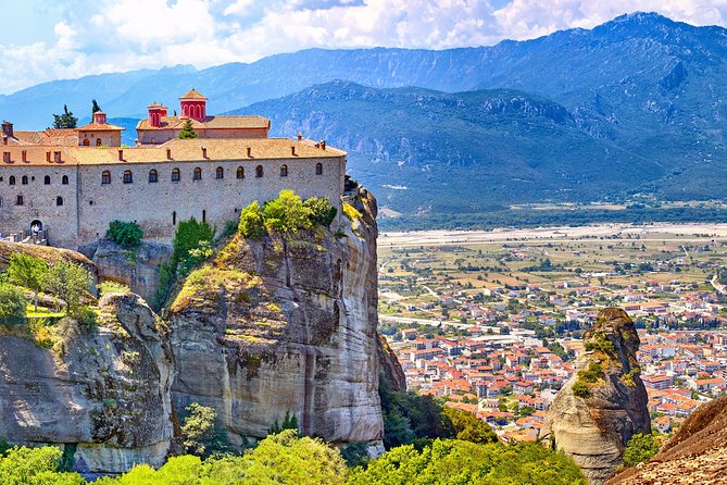 Meteora daytrip private tour for groups from Athens - The guides: what you gain beyond the steering wheel