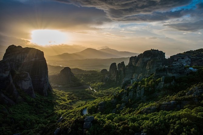 Meteora Full Day Private Tour From Athens - Meteora monasteries: Byzantine art on suspended rock towers