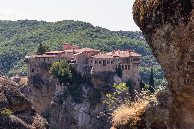 "Meteora Highlights: A Journey Among the Sky-High Monasteries" - Stop 1: Meteora Arrival at the Rock Towers