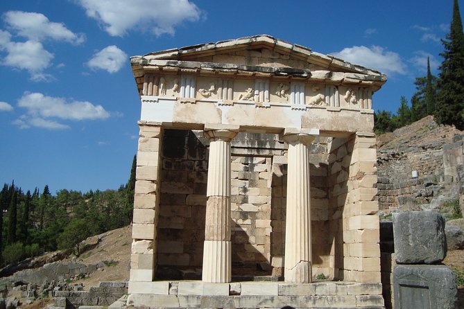 Mystical Delphi & Hosios Loukas Byzantine Wonder Luxury Day Tour - Arachova break: black wine, textiles, and that ivy-covered bell tower