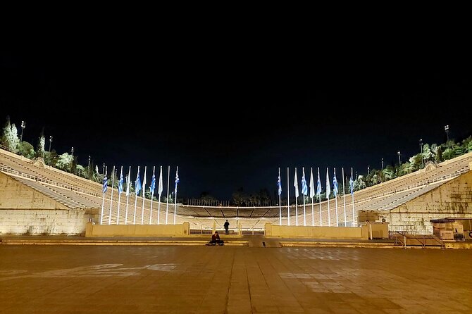 Night Tour of the City of Athens with Guide in Spanish - Syntagma Square and the Hellenic Parliament: modern Greece, right in the center