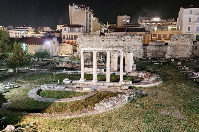 Night Tour of the City of Athens with Guide in Spanish - The big limitation: you won’t go inside archaeological sites
