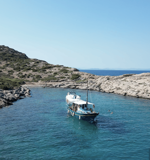 Porto Rafti: Athens Cruise Tour with Mediterranean BBQ - The Mediterranean BBQ Lunch: Skewers, Salad, and Drinks on a Moving Boat
