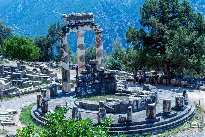 Private Delphi and Hosios Loukas Monastery - Great Lunch and Drinks Included - The Tholos of Athena Pronaia: The Short Stop With a Big Payoff
