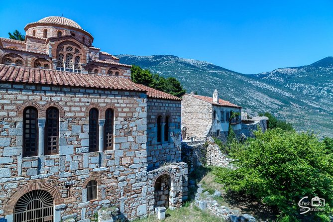 Private Delphi and Hosios Loukas Monastery - Great Lunch and Drinks Included - Arachova Mountain Break and Lunch Where Locals Eat