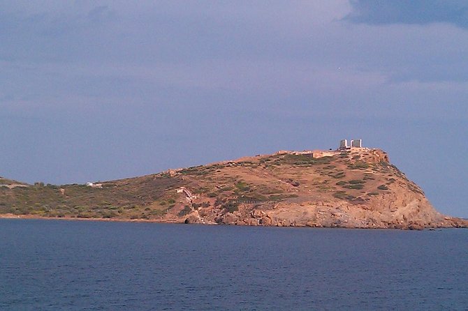 Private tour to Cape Sounio with exquisite meal at Vouliagmeni - The Sounion cove moment: When you look back at the sea