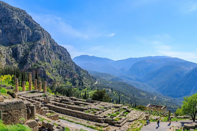 Thermopylae and Delphi Private Full-Day Tour from Athens - Arachova photo stop and the drive back to Athens