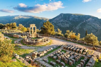 Thermopylae, Meteora and Delphi Full Day Tour - Mercedes Pickup, Timing, and the Driver-Guide Style