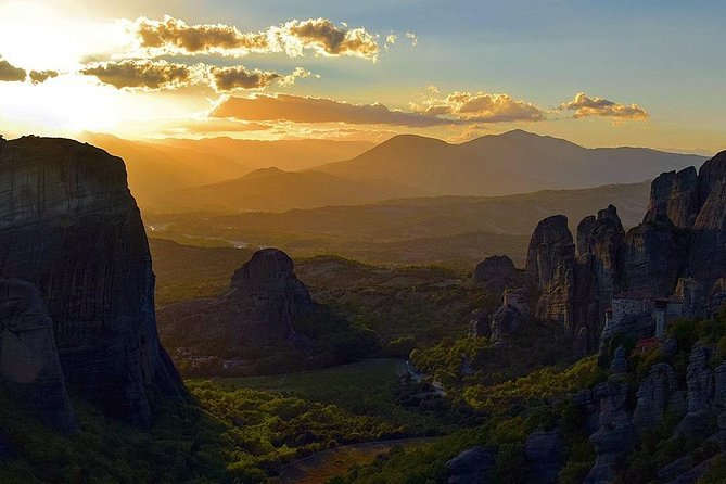 Two day trip from Athens to Delphi and Meteora - Thermopylae: a short stop with big symbolism