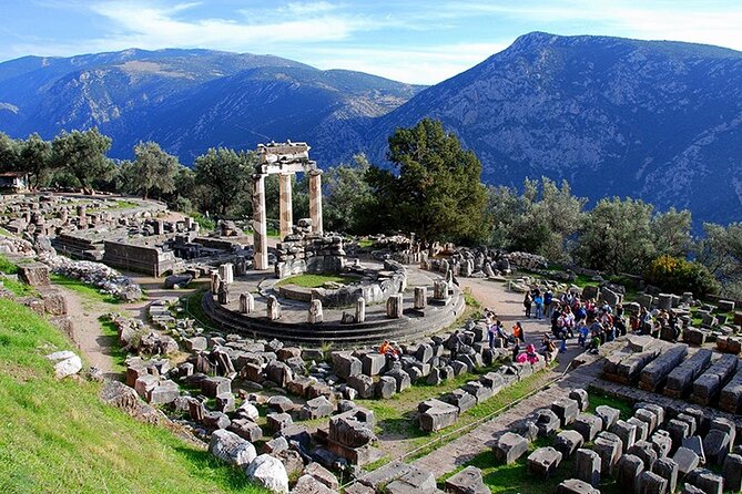 Visit Delphi the famous oracle! Explore the mysteries of the ancient world! - Modern Delphi village time: a place to reset after the ruins